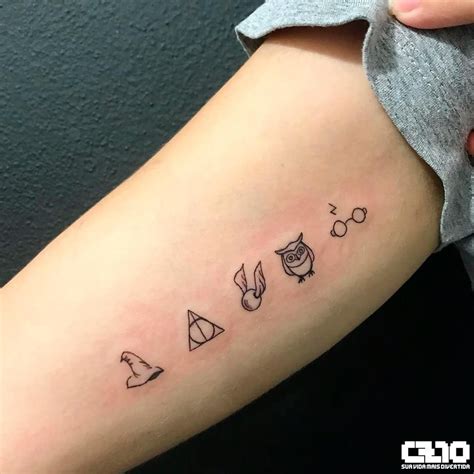 Tatouage Harry Potter Minimaliste Tatouage Harry Potter entre amies - 20 tatouages pour celles qui ont Harry  Potter dans la peau - Elle | Tatouage harry potter, Tatouage hp, Tatouage